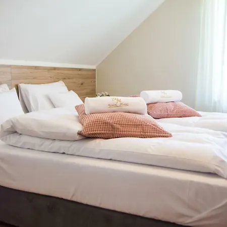 White House Homestay